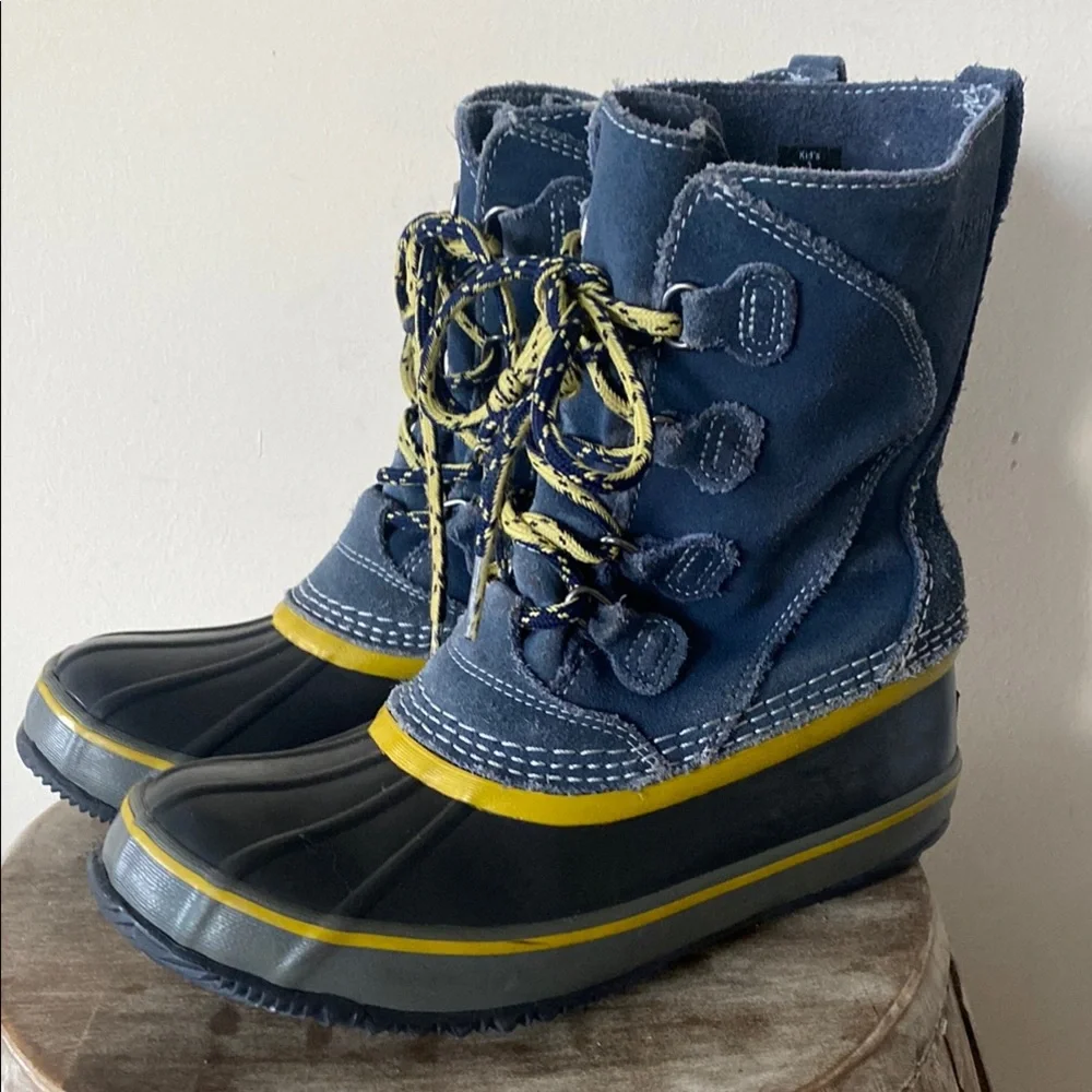 L.L Bean Kids Blue and Yellow Duck Waterproof Winter Boots Size 3